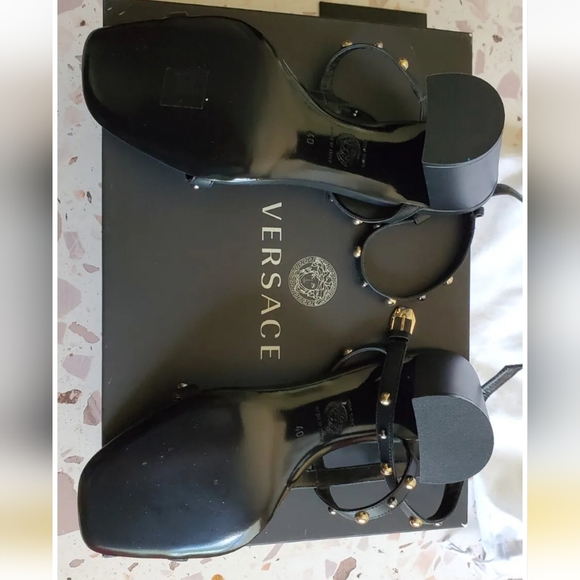 Versace MultiGalvanica Medusa Black/Gold Medallion Block Heel Leather Sandals - Picture 11 of 13